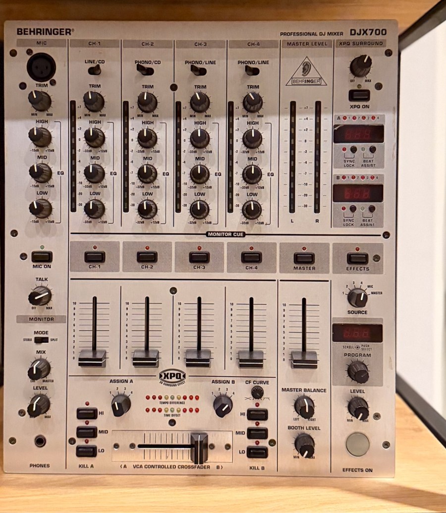BEHRINGER DJX700